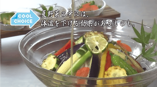 体を冷やす効果があると言われている夏野菜を活用しました。徳島県名産のすだちが、涼しげです。