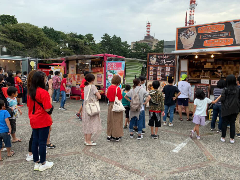 プラスチック容器をなるべく使わないお弁当･デザート等を販売。