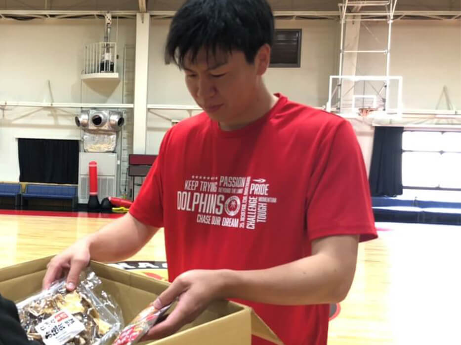 プラスチック容器をなるべく使わないお弁当･デザート等を販売。