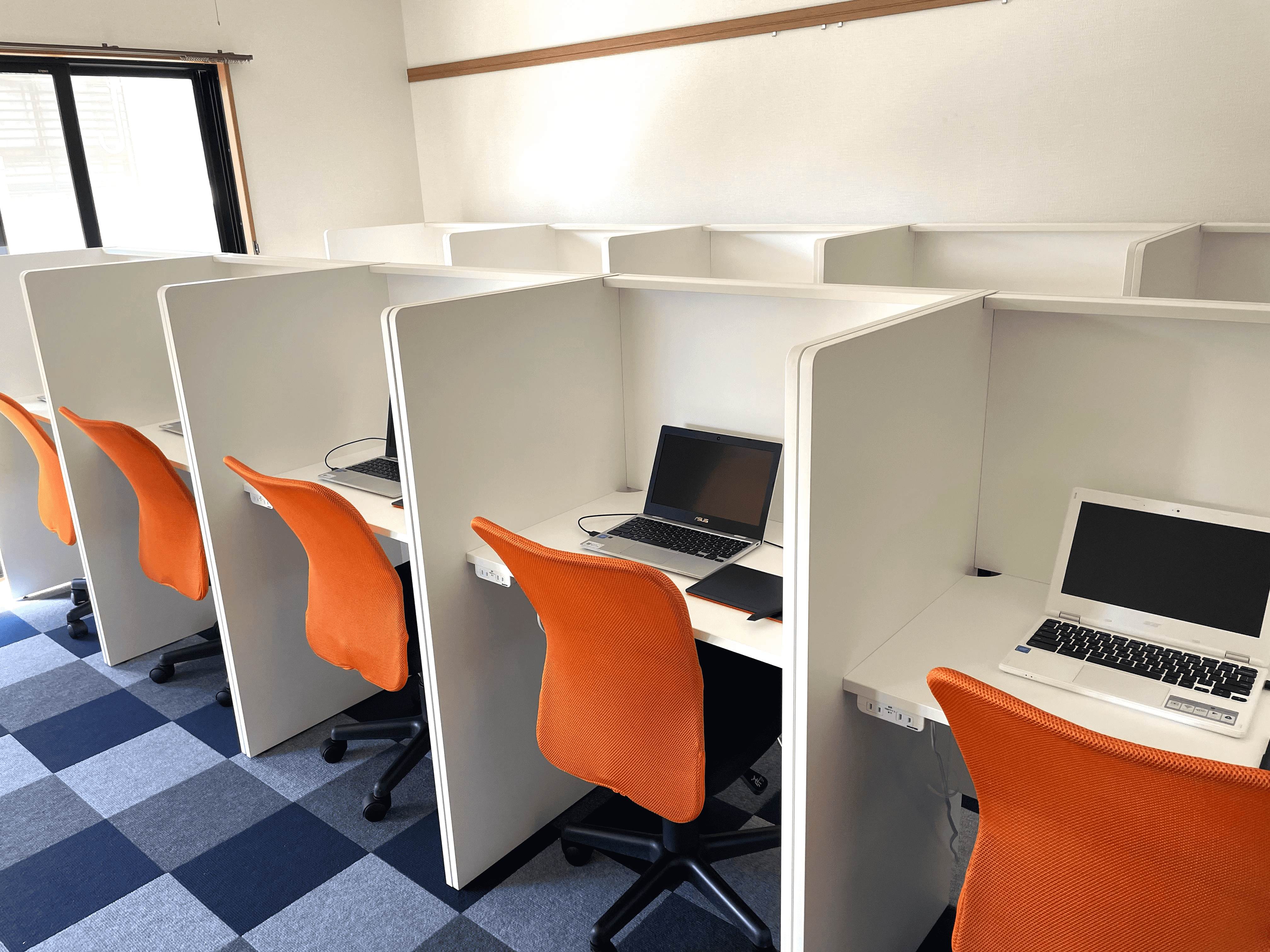 場所にとらわれないサービスと働き方の写真