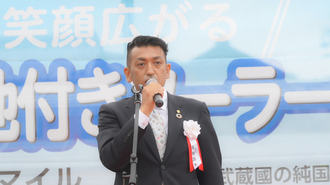 株式会社エコスマイル代表取締役の東田さん（2021年10月に三重県津市で開催された「農福連携土地付きソーラーシェアリング」の完成セレモニーより）